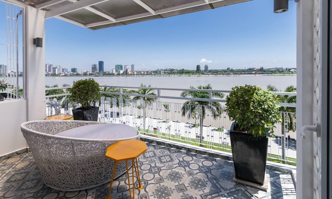 Daun Penh Apartment | Inviting Tao Riverside Residence: Rated 9.6/10 with Great Amenities