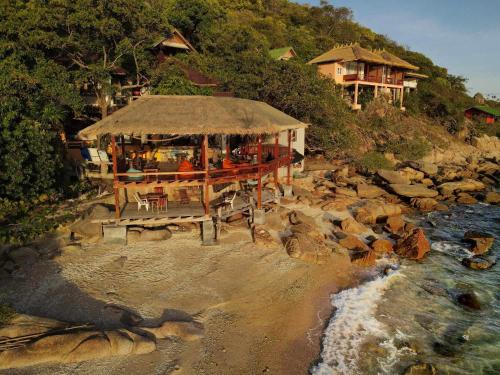 Koh Tao House | Discover Tao Thong Villa 2: Pet-Friendly Oceanfront Oasis