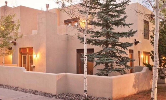 Taos Resort | Relaxing Taos Resort with Pool and Spa for Families