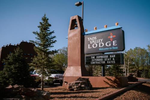 Taos Hotel | Pet-Friendly Taos Valley Lodge with Great Amenities