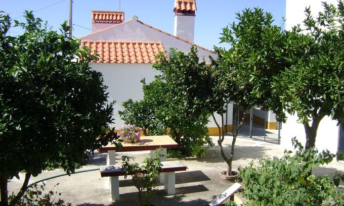 Barretos Cottage | Discover Tapada da Beirã: Pet-Friendly Oasis with Spa