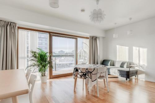 Tapiola Apartment | Inviting Tapiola Oak Apartment: Child-Friendly Retreat