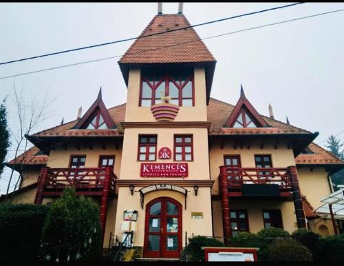 Miskolc-Tapolca Bed & Breakfast | Pet-Friendly Tapolca Fogadó with Breakfast & Child Care
