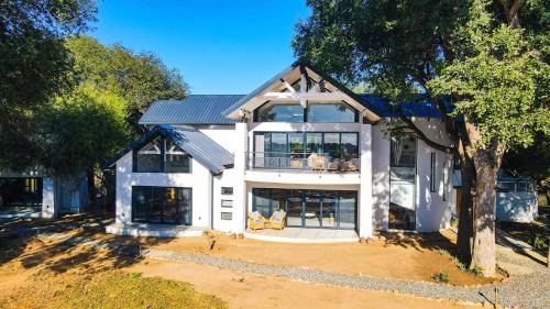 Limpopo-Lipadi Private Game Reserve Villa | Tapologo River Lodge