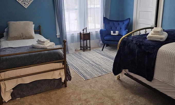 Doyet House | Relax at Tappan Inn: Pet-Friendly Retreat in Baldwinsville