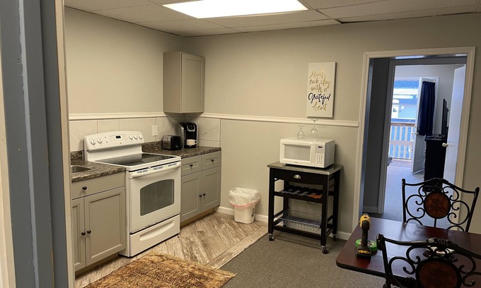 Baldwinsville Apartment | Pet-Friendly Tappan Loft in Central Village - 10/10 Rating