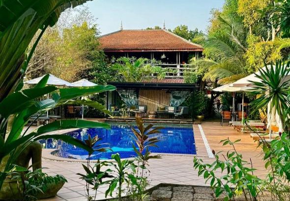 Krong Kaeb Hotel | Serene Getaway at TARA LODGE with Oceanfront Bliss