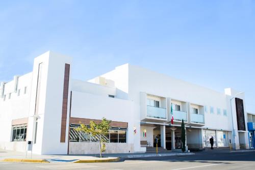 Cuauhtemoc Hotel | Pet-Friendly Getaway at Tarahumara Inn with Dining Options