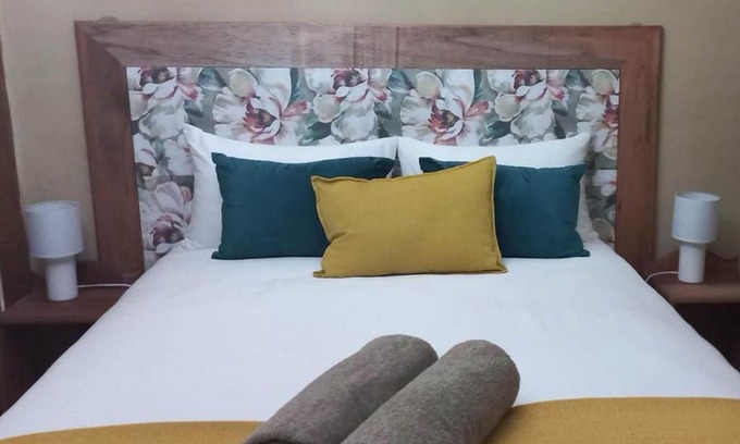 Rustenburg House | Cozy Tarentaalnes Guest House with Breakfast Included