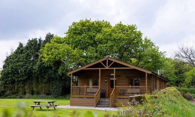 Torrington Cottage | Family-Friendly Tarka's Holt Log Cabin with Pool in Torrington