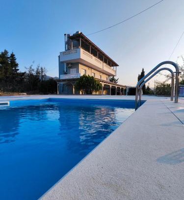 Sissi Apartment | Explore Tarmaros Apartments: Family-Friendly with Breakfast