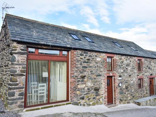 Scales House | Family-Friendly Tarn Cottage with Pet Accommodations