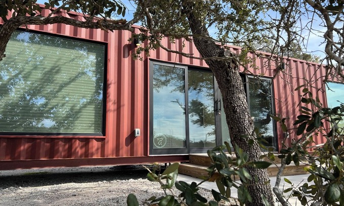 Rockport House | Cozy Tarpon Container Home with Kitchen & Pet-Friendly Stay