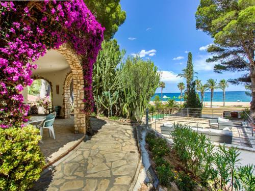 Miami Platja Villa | Enchanting TarracoHomes: Villa with Private Pool & Beach Access