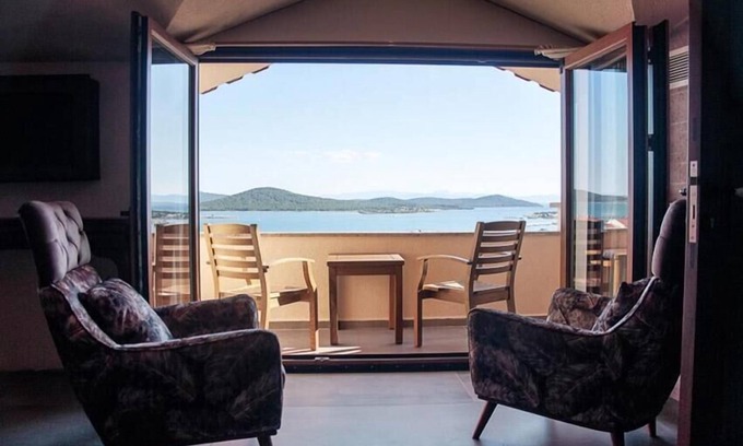 Ayvalik Hotel | Discover Tas Konak Hotel: Family-Friendly with Breakfast