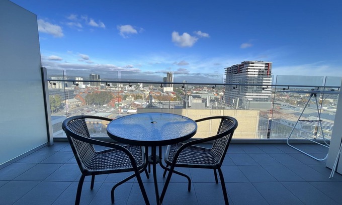 Adelaide Central Business District Apartment | Cozy Tasha's Apartments: Breakfast & Family-Friendly Stay