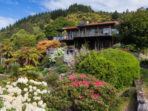 Marahau House | Inviting Tasman Hideaway - Marahau Holiday Home Awaits You