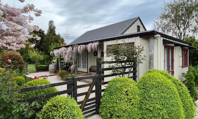 Tasman House | Beautiful Tasman Village Cottage: Rated 9.9, Pet & Child Friendly