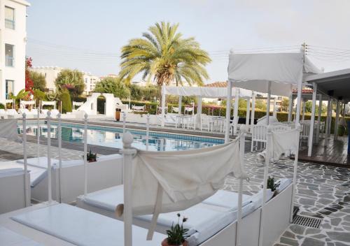 Paphos Apartment | Experience Tasmaria Aparthotel: Oceanfront Bliss Awaits