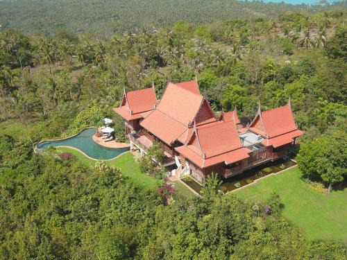 Choeng Mon Villa | Exquisite Tassana Pra: Oceanfront Escape with Pool & Dining