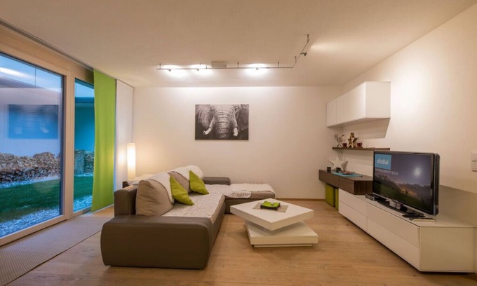 Fulpmes Apartment | Elegant Apartment in Fulpmes with Kitchen & Breakfast Options