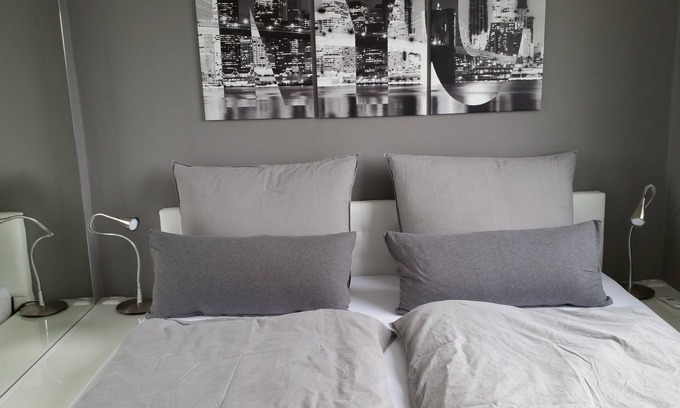 Hochheide Apartment | Stylish Apartment with Pool, WLAN, and Perfect Reviews