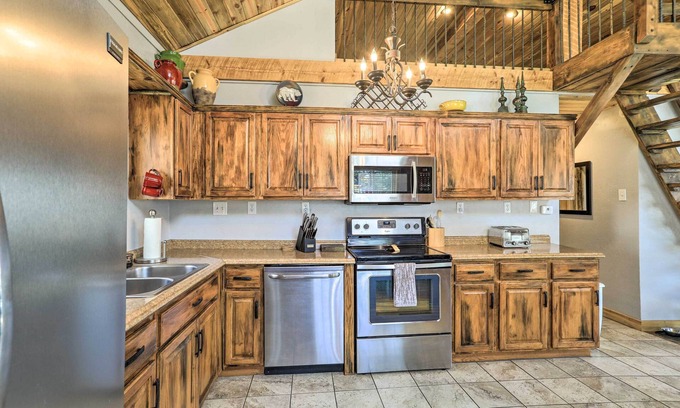 Pagosa Springs Cottage | Inviting Log Cabin Retreat by Lake Pagosa with Great Amenities