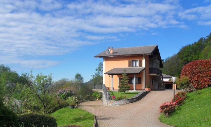 Trarego Viggiona Apartment | Tastefully furnished 2-room apartment with fantastic sea view