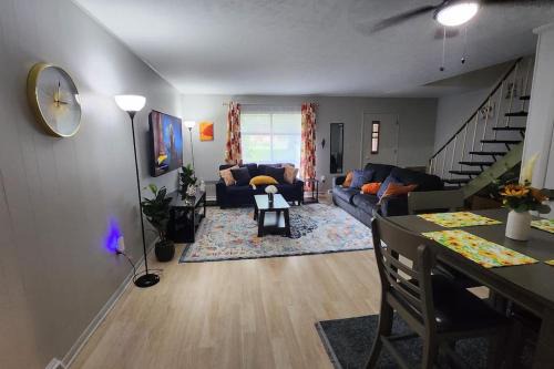 Euclid House | Stylish 3bd Getaway @Euclid - Pet and Child Friendly