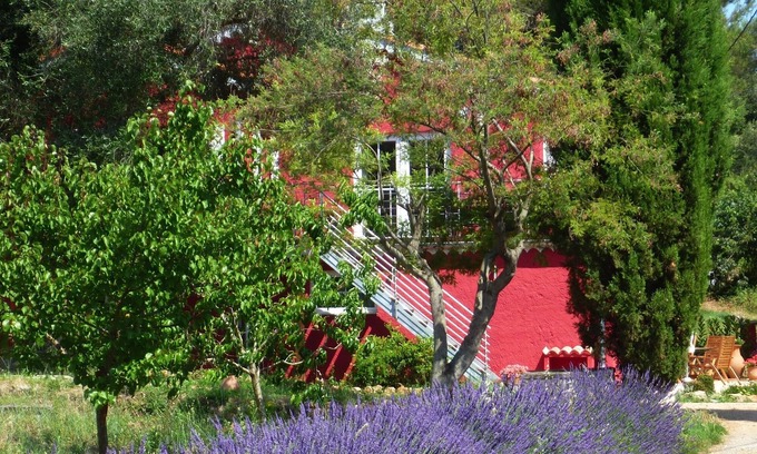 Biot Apartment | Stylishly Furnished Apartment with Pool and Pet-Friendly Perks