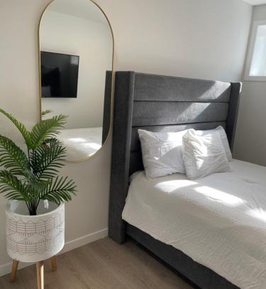 Sage Hill House | Elegant One Bedroom Suite - Child Friendly & Guest Rated 9.3