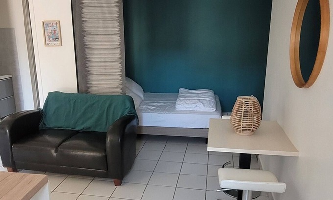 Surzur Apartment | Tastefully renovated studio near the sea