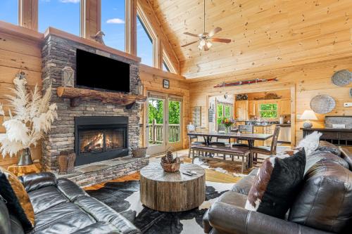 Lake Lure House | Tatanka at LakeLure Rumbling Bald Hot Tub Fire Pit