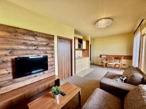 Velka Lomnica Apartment | Kid-Friendly Escape at Tatragolf Resort Apartment I206