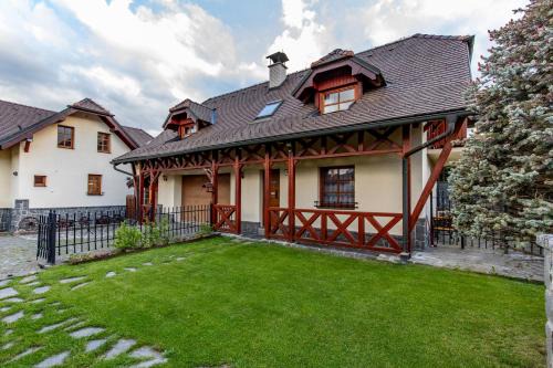 Velky Slavkov Apartment | Pet-Friendly Getaway: TatryHome with 9.6/10 Rating