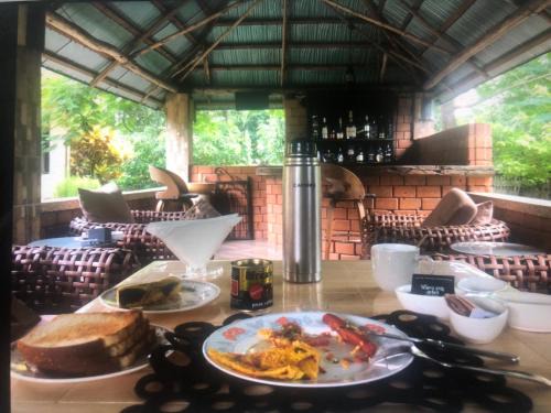 Ukonga House | Cozy Tatys Homestay: Family-Friendly with Breakfast & Kitchen
