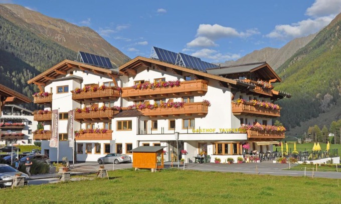 Niederthai Hotel | Discover Tauferberg: Pet-Friendly Retreat with Hot Tub