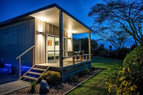 Hilltop Resort | Discover Taupo Debretts Spa Resort with Ocean Views & Spa