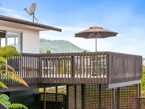 Taupo House | Discover Taupo Panorama - Lakefront Holiday Home Retreat