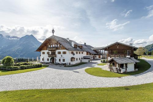 Annaberg im Lammertal Hotel | Discover Winterstellgut: Pet-Friendly Retreat with Top Ratings