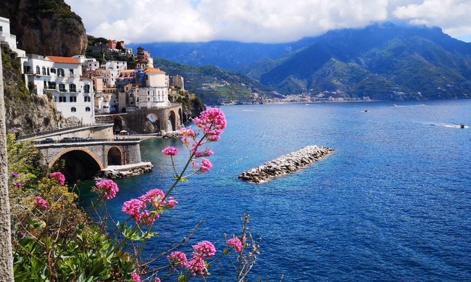 Atrani Apartment | Pet-Friendly Tauto Apartment with Oceanfront Pool Access
