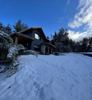 Angostura Ski Chalet | Pet-Friendly Getaway at Tawa Wasi - Villa la Angostura