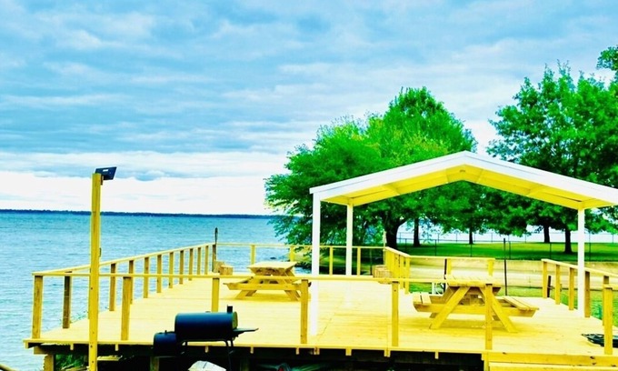 Wills Point House | Scenic Tawakoni Waterfront Lake House with Dock - 4 Bedrooms