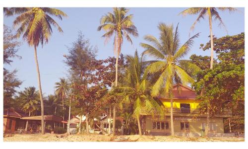 Saphli Hotel | Beachfront Bliss at Tawan Resort - Family Friendly Retreat