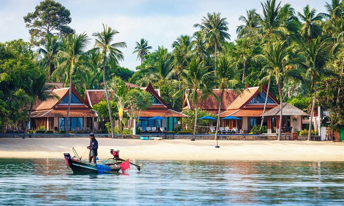 Lipa Noi House | Relax at Tawantok Beach Villas with Ocean Views & Pool