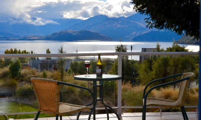 Wanaka House | Discover Tawhiri: Breathtaking Views and Family Amenities