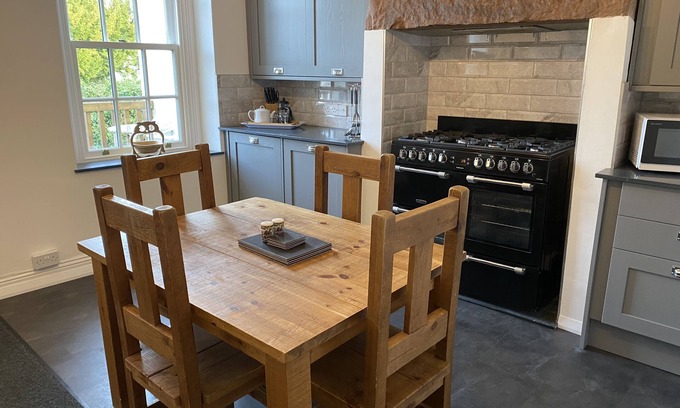 Portinscale Cottage | Cozy Tawny Cottage - Perfect for Family Getaways
