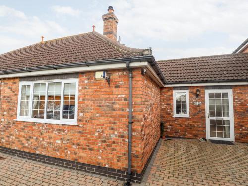 North Somercotes House | Discover Tawny Owl Cottage: Pet-Friendly 4-Star Retreat