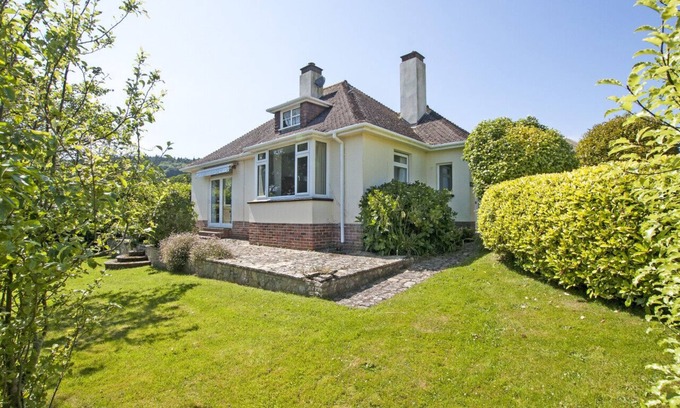 Sidmouth House | Family-Friendly Tay Craig House with Pool & Breakfast