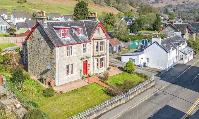 Killin Cottage | Explore TAYVIEW: Pet-Friendly Cottage with Spa & Hot Tub